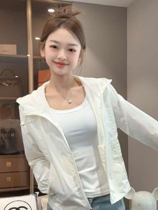 连帽防晒衣女士2025夏季新款时尚短款轻薄冰丝遮阳透气防晒服外套#夏季新款 #显高显瘦显腿长 #今天穿什么 #潮牌男女同款 #今日新款推荐