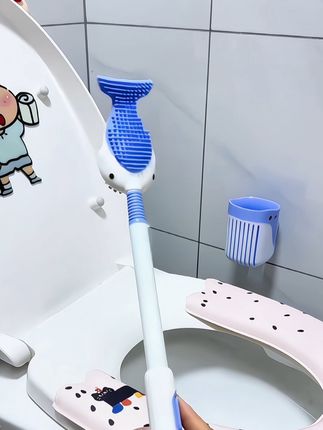 吸盘鲸鱼马桶刷,不仅好用还很实用,用它清洁马桶的边边角角,干净卫生。#马桶刷 #清洁好物 #干净卫生 #好物推荐