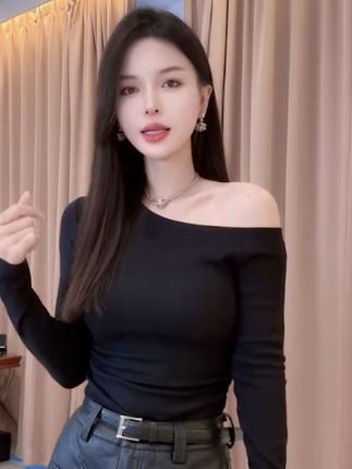 #早秋新款 #洋气小衫 #时尚 #气质穿搭 #谁穿谁好看