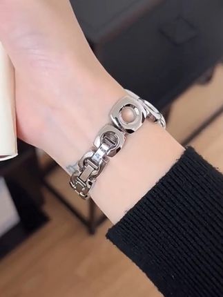 适用AppleWatchS10表带iwatchS9苹果SE手表8原创方块圆孔金属高级#iwatch表带 #苹果表带#applewatch表带 #苹果手表带 #适用苹果表带