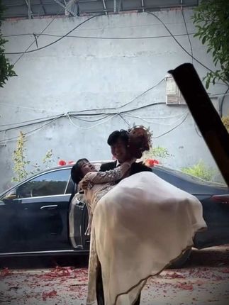 “不好好锻炼,到时候新娘都抱不动.”#接亲 #婚礼