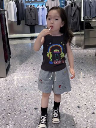 希望我的女儿以后不用特别的乖,遇到不想做的事情可以拒绝,做不到的事情也不要去勉强,不喜欢的话可以装作听不见,妈妈养育你长大,你的人生不是用来讨好别人的,而是善待自己#我的女孩👧🏻#陪你长大 #骗你生女儿系列 #生女儿就要这样穿 #女童穿搭
