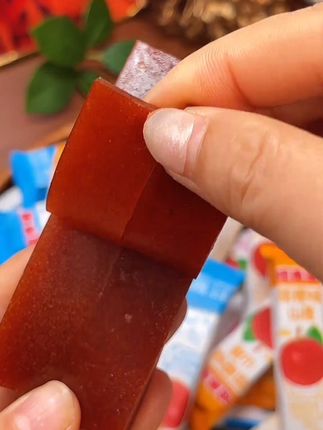 精选新鲜山楂原果打浆制作,吃起来软糯酸甜,很清新的山楂味,好吃又解腻!#山楂糕 #山楂条 #酸酸甜甜 #超便宜超划算 #超好吃@DOU+小助手 @DOU+好生意 @DOU+上热门