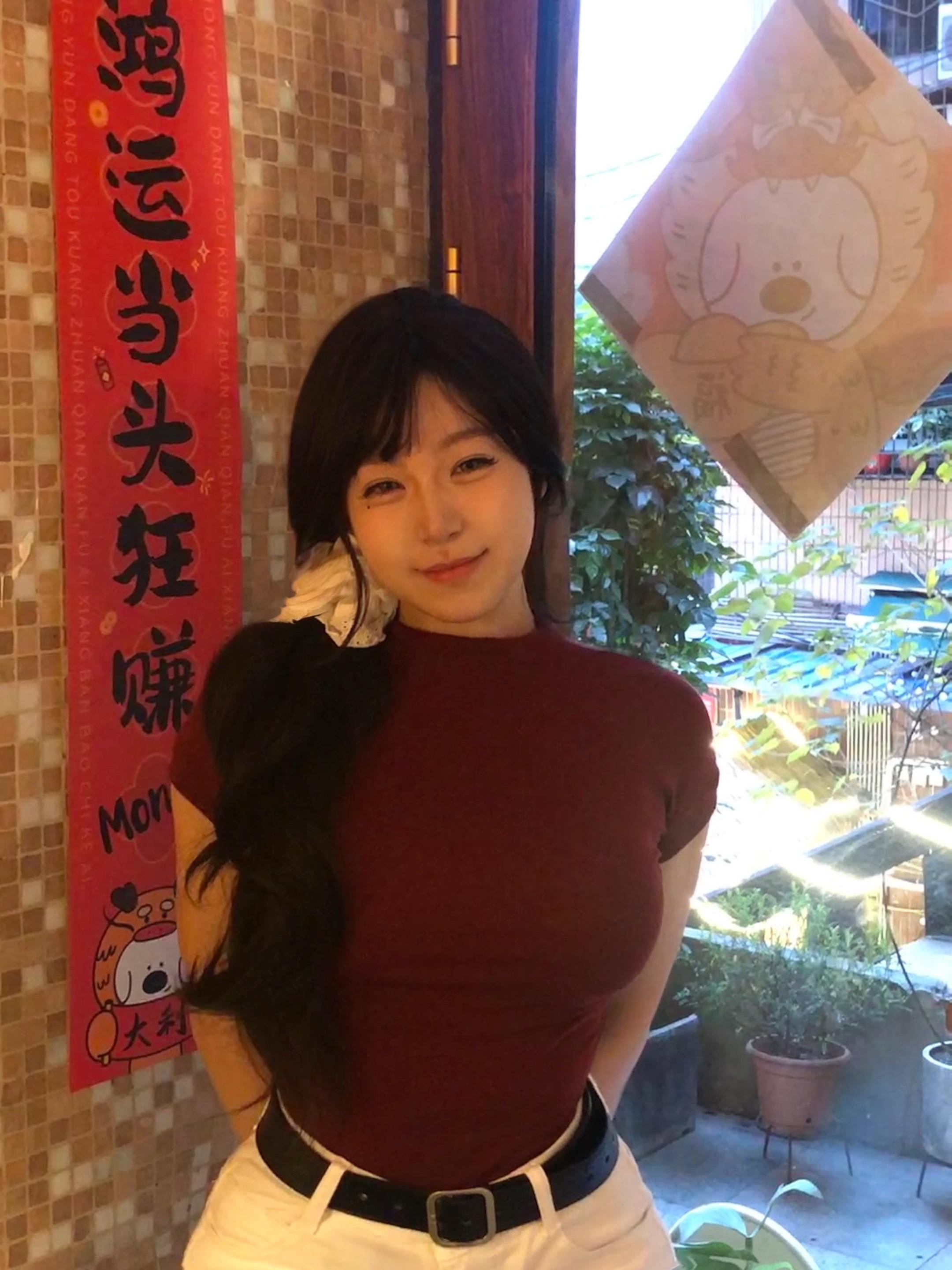 我从小就发誓长大要找一个漂亮女人 直到遇到你才知道这么漂亮的女人只有你一个#拍照姿势 #每日穿搭分享