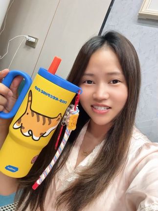 大的容量配上吸管设计,想喝就喝;密封性好,完全不用担心漏水问题。采用316不锈钢内胆,不仅保温效果好,还耐酸碱、无异味。#好东西一起分享