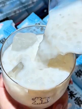 谁懂啊,炎热的夏天来一碗冰凉椰汁西米露,小时候的味道,幸福呀#喜多多椰汁西米露 #西米露#炎热夏季少不了一碗冰凉椰汁西米露