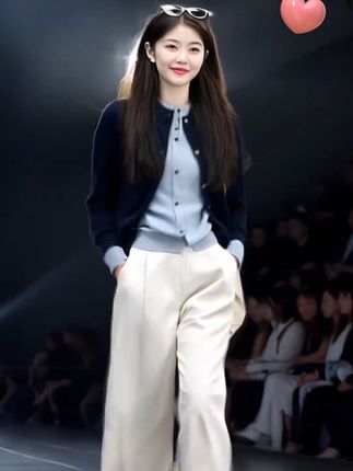 姐妹们入秋穿着它简直美晕,加两件针织衫,撞色设计,层次感十足,搭配白色牛仔裤,休闲显气质,高级感浪漫。#巨量千川 #dou抖音推广小助手