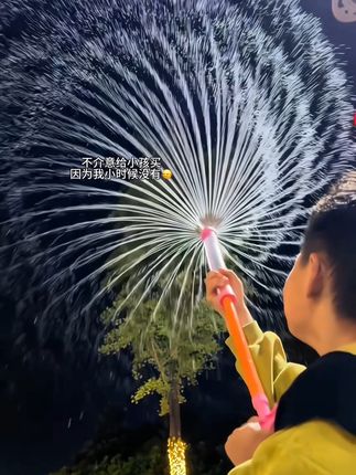 大朋友小朋友都爱不释手的烟花水枪#烟花水枪 #水枪 是时候安排一下了,#水枪大战 #玩水的季节 #种草