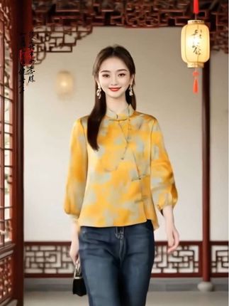 这件新中式国风立领衬衫真的太美了!早秋新款七分袖设计既优雅又洋气,百搭盘扣配上碎花上身超显气质,无论是日常穿搭还是出门约会都很合适,喜欢的朋友千万不要错过。#优雅气质 #新中式穿搭