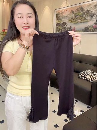 天啦!这条#喇叭裤 也太洋气了吧,随便搭配都很好看,面料柔软舒适,孩子穿着超舒服,关键是价格巨合适!#百搭裤子 #面料柔软舒适 #百搭神裤