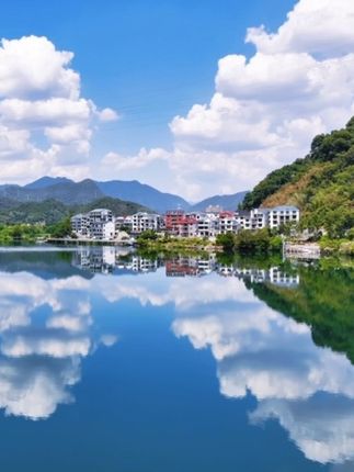 当我看到这一幕时,陶渊明笔下的世外桃源、山水秘境隐居萌生了……#原创视频 #远离城市的喧嚣 #隐居 #世外桃源 #住进风景里