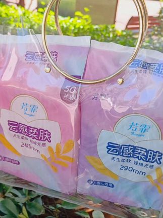 #女生必备 小姐妹们快快快,7块9到手50片姨妈巾,还是日用夜用可选,直接囤了两大包日用夜用组合,这下勤换都不心疼了!#姨妈巾 #便宜好用 #生理期 #生理期好物