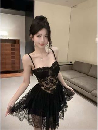 #2025年夏季新款吊带蕾丝镂空大摆不规则修腰时尚纯欲辣妹连衣裙女#气质穿搭 #连衣裙 #时尚