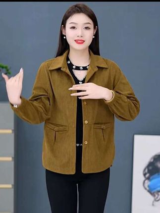 秋天来了,衣柜里一定要有一件这样的显瘦洋气村衫,穿上它既舒服又好看,让你瞬间变得年轻漂亮。它是休闲风格的,上身很自在,而且还是百搭款,不管怎么穿搭都不会出错,无论是逛街聚会还是出差旅行,都非常适合,赶紧入手一件吧,让自己更加魅力。