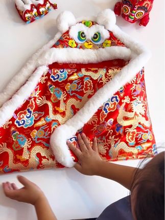 姑姑给11月出生的小侄子定做的蛇宝宝的专属抱被 生肖蛇抱被 寓意龙腾蛇舞 平安健康