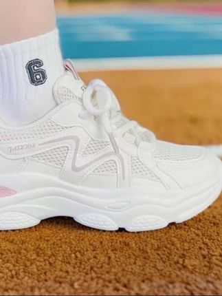 明星同款百搭鞋子女款爆款2025新款小众运动鞋女ins潮牌夏天女鞋#上热门 #运动鞋女 #女鞋推荐 #宝藏鞋子 #好鞋推荐