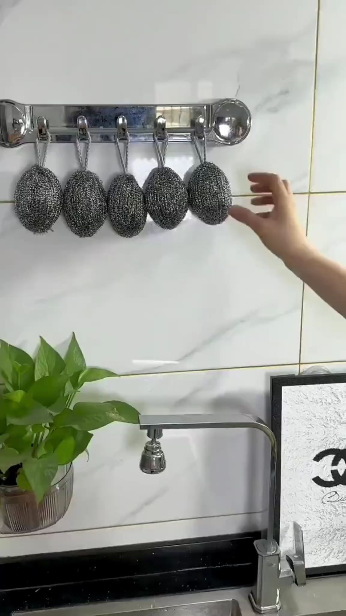 自带挂绳钢丝球,用完挂起来沥水干净卫生#刷锅清洁球推荐 #厨房好物 #钢丝球