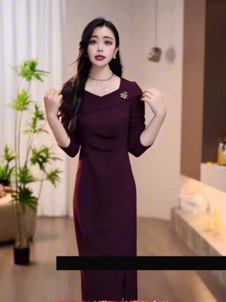 这条大码连衣裙简直太美了,姐妹们穿上它瞬间变身温柔淑女,显瘦还百搭!而且是简约风格的,采用拼接设计元素,上身效果超赞,让你显得更加迷人,快来入手吧!