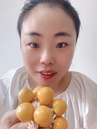 小时候吃过的姑娘果终于被我找到了,它真的是太好吃了,一口下去满满的都是果汁,清甜爽口,真的特别好吃,每一个都是这样好的品质,喜欢吃的朋友们千万不要错过,赶紧买回家尝一尝吧!#姑娘果灯笼果 #新鲜采摘 #姑娘果