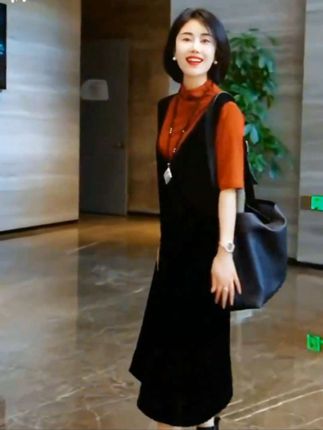2025秋季新款女装时尚百搭背心裙,气质V领连衣裙#谁穿谁漂亮 #减龄显瘦穿搭 #穿出自信穿出美丽 #优雅气质 #女人味穿搭
