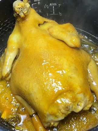 用电饭煲没有加一滴水做出来的盐焗鸡是真香,鲜嫩多汁不腥不柴,小朋友真是爱惨了#盐焗鸡#盐焗鸡粉#妈呀太香了 #美食 #在家做美食