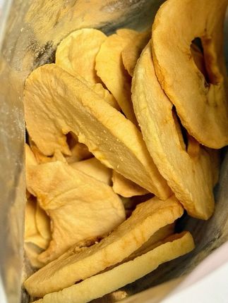 挖到露思宝宝的宝藏零食 挖到露思宝宝的宝藏零食 酸酸甜甜嘎嘣脆 比啃🍎好吃😋多啦#赵露思 #沉浸式 #脆脆的零食 #平果脆片 #快来一起尝个鲜