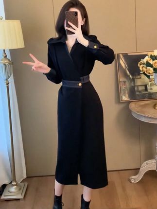 #知性女人 #减龄穿搭 #通勤搭配 #穿搭如呼吸般简单 #张予曦毕雯珺真拍了红裙抱