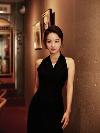 仿拍电影经典穿搭第三期—《闻香识女人》同款小黑裙的花絮来了 #星动营业中#闻香识女人#电影#演员凌嘉#自在清凌 怕下一秒笑回石原里美