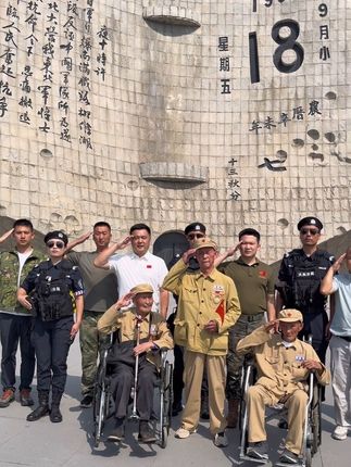 铭记历史,勿忘国耻,吾辈自强 带抗美援朝老兵前往918纪念馆#勿忘历史吾辈自强 #918 #抗美援朝保家卫国 #dou爱公益日 #执笔战士