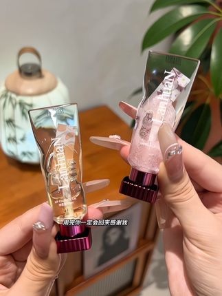 秋冬爱撕嘴皮子的一定要试试这个兰唤家山茶花唇部精华油!#唇膏 #唇部护理 #学生党平价安利 #秋冬必备 #护唇