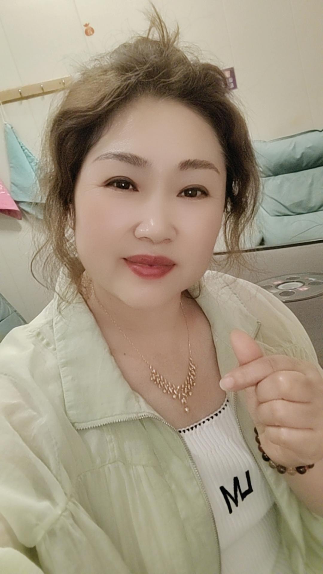 生活到了极致一定是简和静!美好到了极致一定是素和雅!人生中最重要的不是快乐,而是平静!你从出生那一刻起,端什么碗,吃什么饭,爱什么人,一生会经历什都是有定数的,别太难为自己顺其自然就好,命里有时终须有,命里无时莫强求,人生的剧本你早在天堂看了,你之所以选择这个剧本,是因为这一生中有你认为值得的地方。#抖音推广