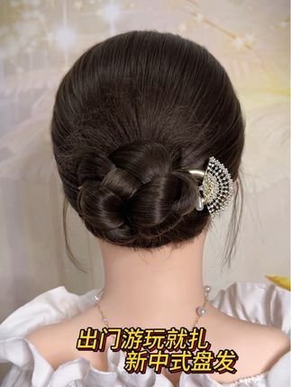 出门游玩就扎,新中式盘发,拍照打卡都好看#发簪盘发#简单好看发型 #簪子#美出高级感#日常发型