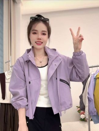 连帽防风短外套女2025年秋季新款韩版潮休闲夹克外套宽松上衣#春秋穿搭 #欧韩穿搭 #小个子穿搭 #冲锋衣新款上市#日常通勤穿搭 @抖音热点@抖音创作小助手 @DOU+小助手 @抖音小助手