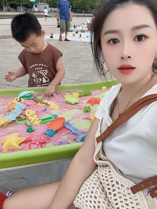 陪伴不了孩子会遗憾,兜里拿不出会难堪,既想经济独立,又不想做个只生不养的父母,更不想做个掌心向上的女人,这道选择题,是不是怎么选都会有遗憾#九六年二胎宝妈#夏天穿搭 #包包推荐