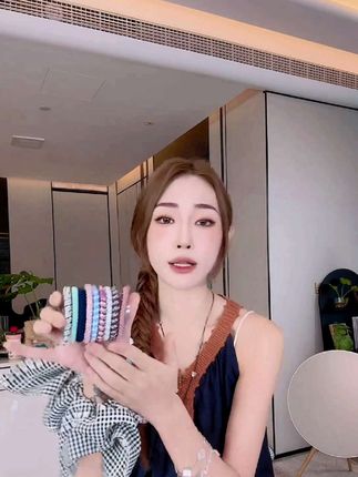 「彩丝心曲」不理理夏季新款小众女装时尚百搭彩色加粗耐用精致发绳 #夏日穿搭 #发绳 #发饰 #时髦精 #好物推荐🔥