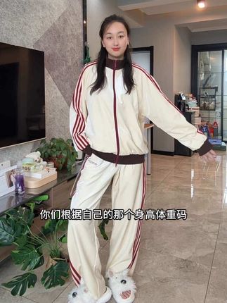 这套运动装无论是上街出片,还是运动穿,都可以,真的好好看 #套装 #套装穿搭 #ootd穿搭 #今天穿什么 #高街穿搭