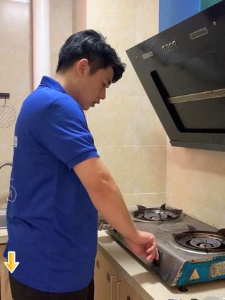 家里燃气灶,空调等电器坏了别着急扔,可全国一键预约专业维修团队师傅上门,报价透明无二次收费#油烟机维修#家电维修##电器维修 #预约上门业务 #啄木鸟家庭维修