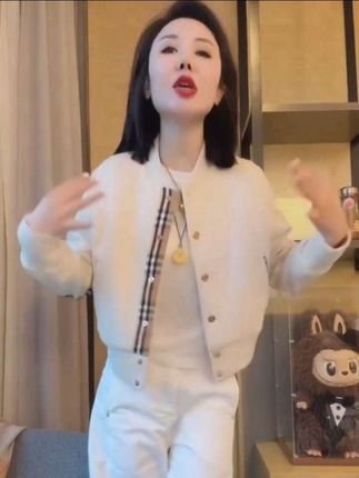 #棒球服外套 格纹拼接2025早秋新款韩系百搭宽松格纹拼接外套 #时尚穿搭 #面料柔软 #气质优雅 #拼接外套