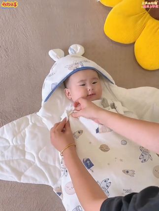 新手妈妈不会选抱被?看看这种简单易上手的抱被,肩膀做了调节肩扣,防踢不着凉~ 双向拉链设计,还能当睡袋&抱被&襁褓 三合一 ,关键价格也很合适! #宝宝抱被 #母婴好物 #孕期囤货