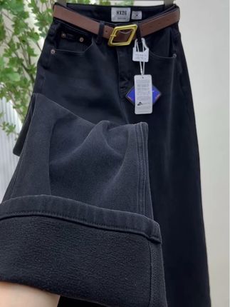 黑色系从不嫌多,巨显高显瘦显腿直,高级植绒不粘灰黑灰色,四面弹软牛仔面料,柔软抗皱,免烫免熨,裤长102-104cm,80-150后,气质!干练!慵懒不贴腿直筒裤型!#简约大气 #源头实力厂家 #显瘦显高 #直筒牛仔裤#韩系穿搭 @抖音电商 @DOU+好生意 @DOU+小助手 @抖音小助手