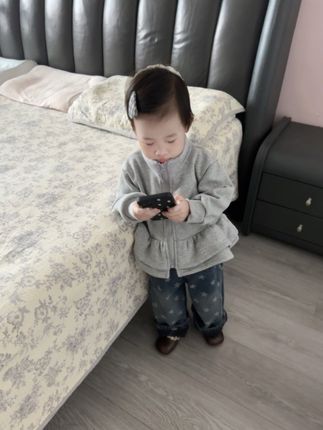 加绒外套 牛仔裤 #童装萌娃穿搭 #萌童穿搭 #骗你生女儿 #女宝穿搭