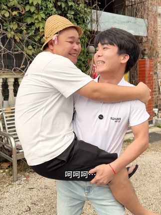 这孩子都长这么大了怎么还这样…@黄小弟⁸⁰¹⁸ #表哥覃进展 #希奢曼