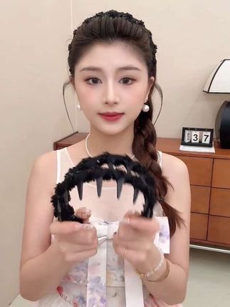 #发箍这样戴好美 #洋气减龄 #显年轻 #发箍 #穿搭分享