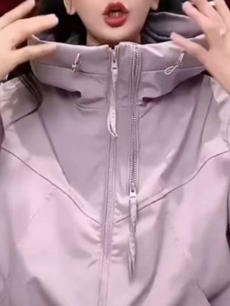 加厚加棉2025新款情侣短外套连帽宽松型双条拉链慵懒风外套女#女装 #今日穿搭 #抖音带我上热门 #冲锋衣 #冰丝防晒衣