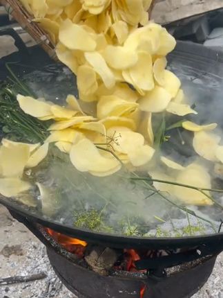 我们洋芋片安逸得很#舌尖上的味道 #每日分享 #好吃到停不下来 #还是小时候的味道 #地方特色美食