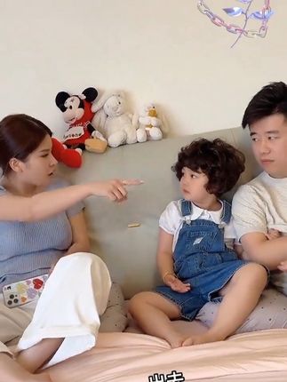小姨子要挨着姐夫睡觉,被姐姐骂了#小十三的日常 #萌娃搞笑日常 #好物推荐