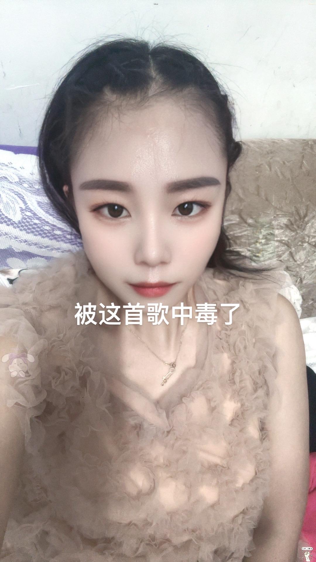 有没有人跟我一样,情绪低落的时候,谁也不想联系,独自一人躺在床上,不停的刷着抖音,感动着别人的故事,想想自己经历,然后默默的流下眼泪…