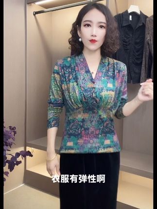 2025秋季新爆款时尚碎花V领显瘦长袖打底衫网红妈妈装上衣#优雅气质#遮肉显瘦穿搭#高级感穿搭#洋气小衫#穿搭