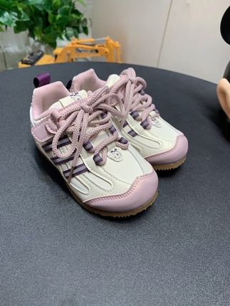 天呐你们绝对想不到,我就花这么点钱,居然给娃买到了巴布豆秋季新款运动鞋!之前在门店试的时候就觉得小贵,根本舍不得下手,结果拿到手的实物,跟商场里看的一模一样!#潮鞋推荐好看不贵 #童鞋好物推荐 #便宜又好穿 #高品质时尚童鞋 #好穿不累脚