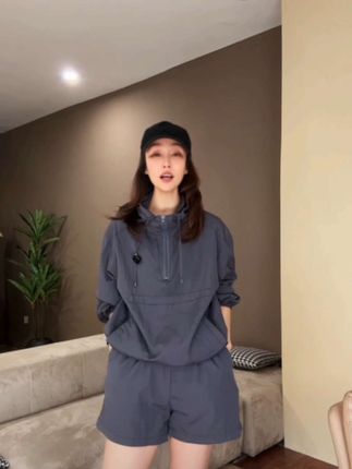 2025夏季新款韩版潮流运动风休闲连帽外套短裤套装#休闲减龄穿搭 #套装显瘦穿搭 #高腰运动套装 #不挑年龄不挑身材 #每日穿搭推荐